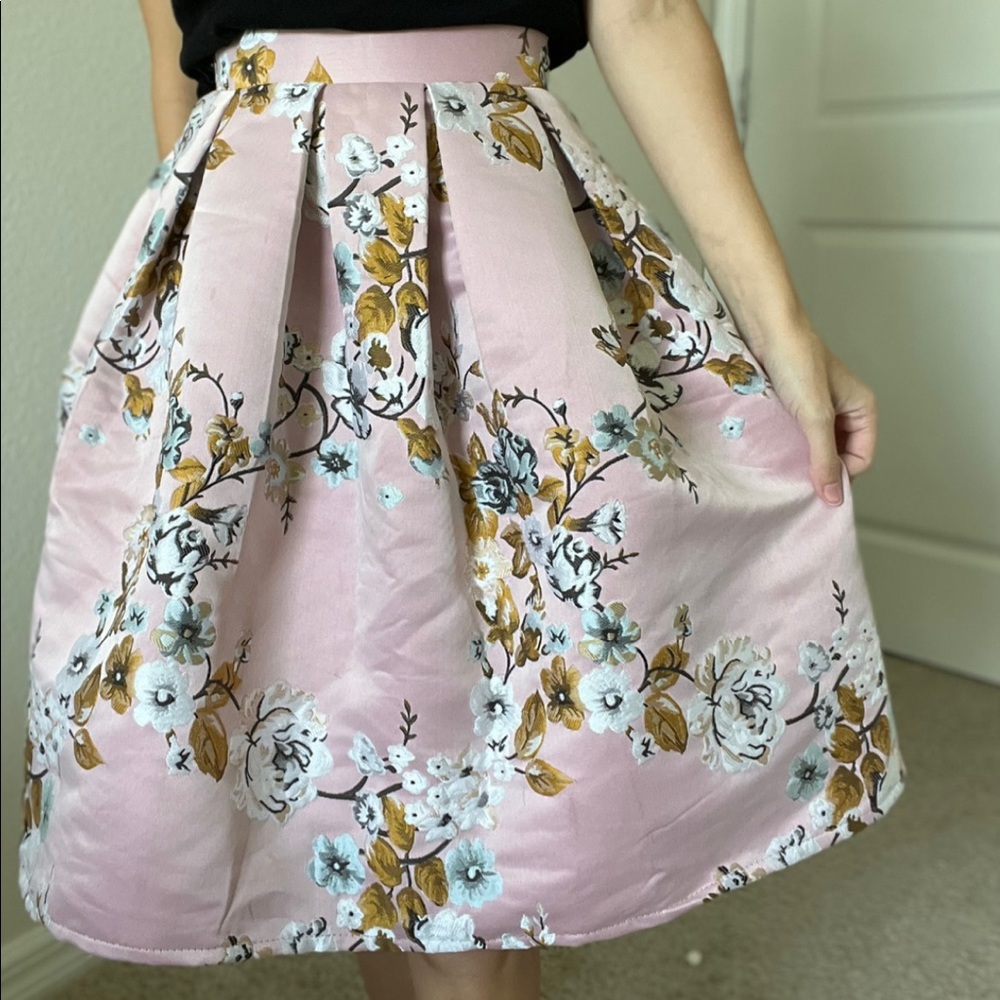 Chicwish silky pleated embroidered skirt XS